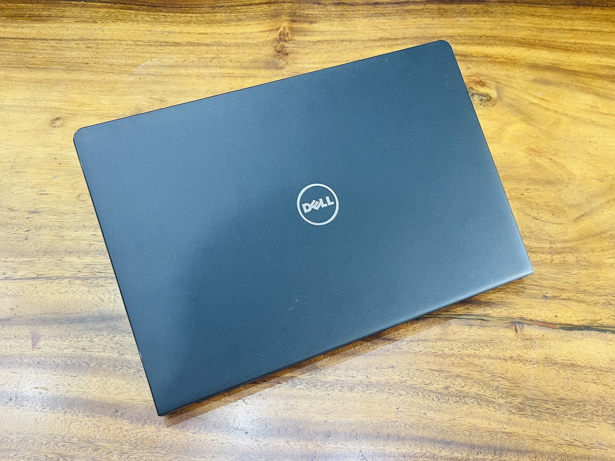 Alternative view of Dell Vostro 15 3568 | Core i5 7200U | Ram 8GB | SSD 256GB | 15.6 inch FHD