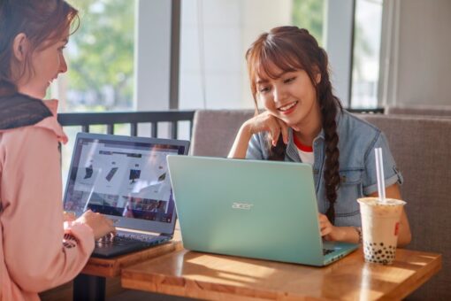 Laptop phổ thông