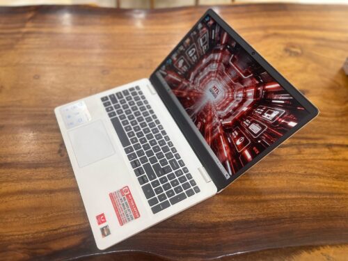 Alternative view of Dell Inspiron 3505 White | Ryzen 7 3700U | Ram 8GB | SSD 512 GB | 15.6 inch