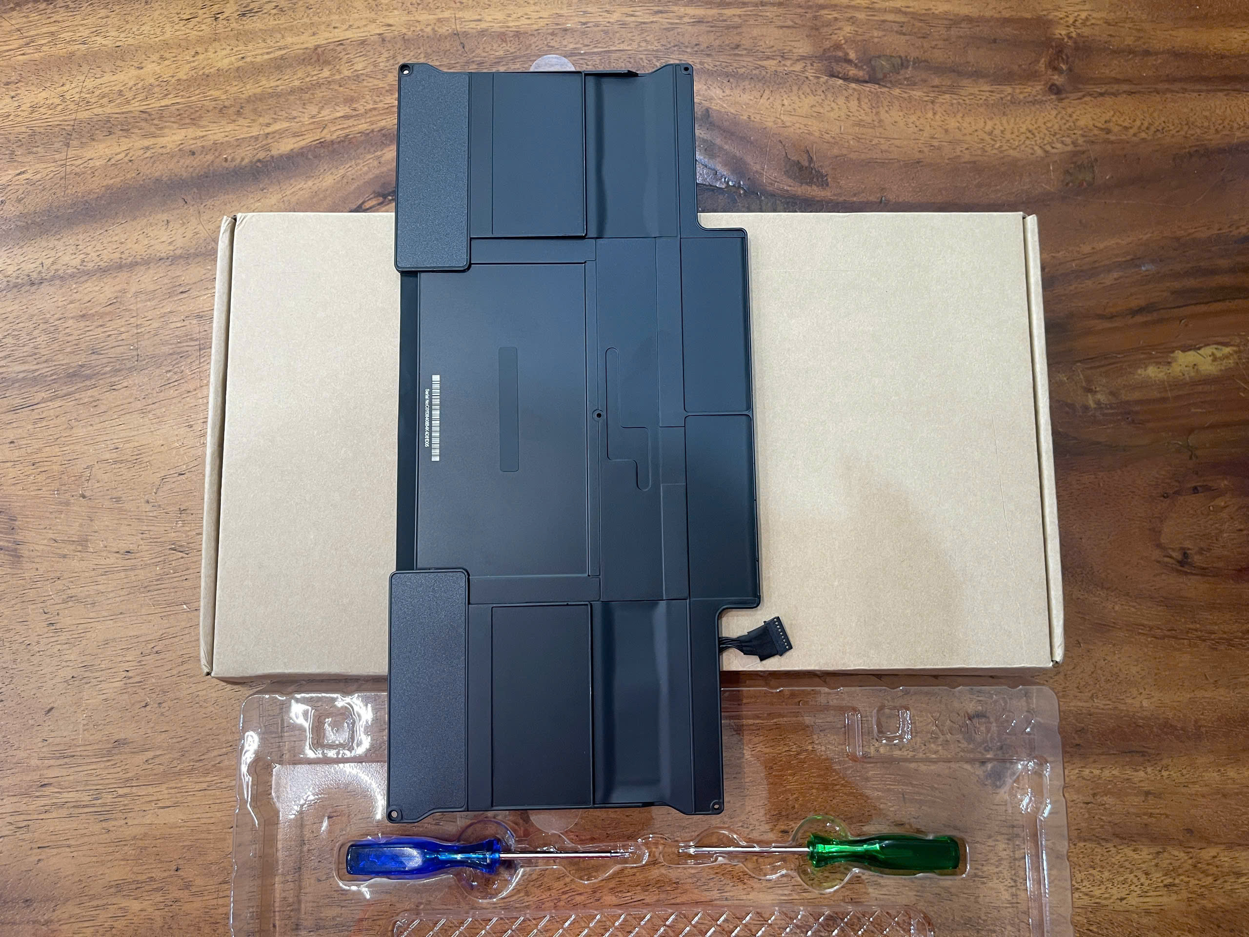Alternative view of Pin Macbook Air 2017 - Model A1496