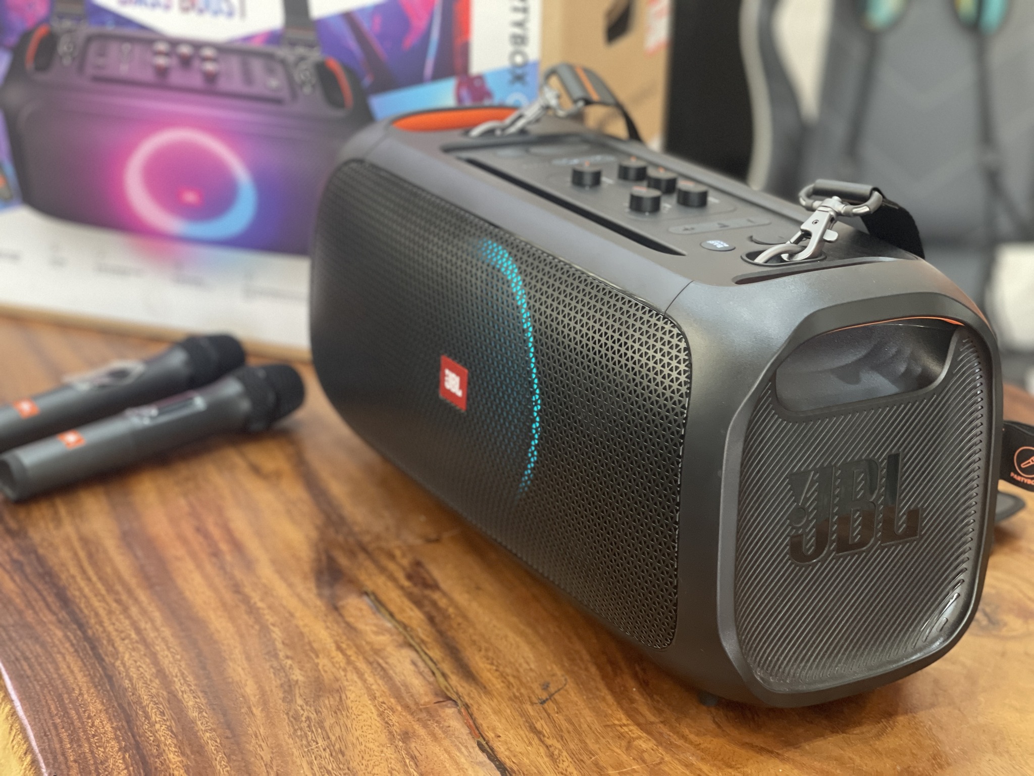 Loa JBL PartyBox On The Go (Bass 13.3cm, 100W, Tặng 2 micro, Pin 6h) » Mỹ  Tho Laptop