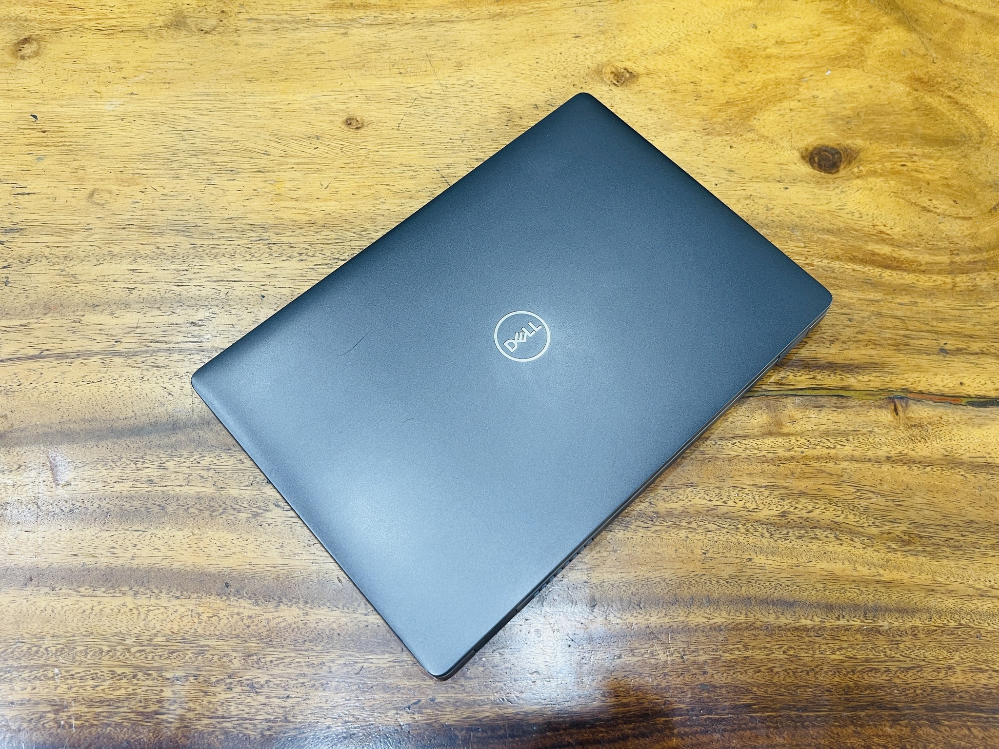 Alternative view of Dell Latitude 5300 | Core i7 8665U | Ram 8GB | SSD 256 GB | 13.3 FHD