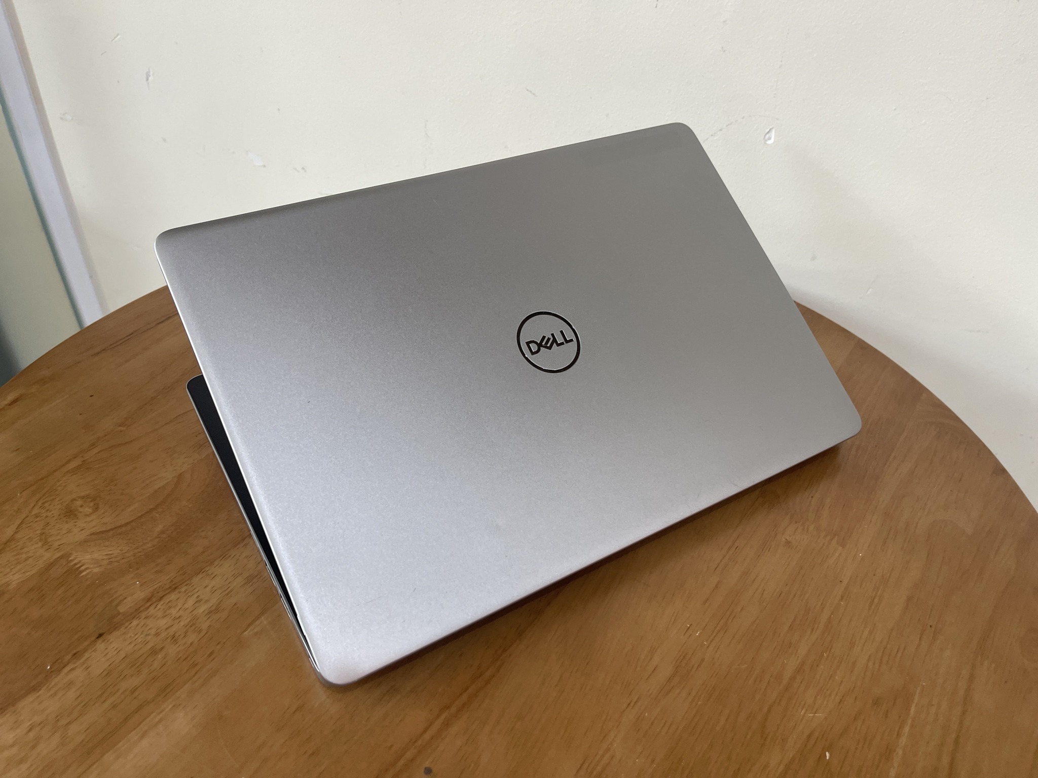 Alternative view of Dell Vostro 5370 | Core i5 8250U | Ram 8GB | SSD 256GB | 13.3 FHD