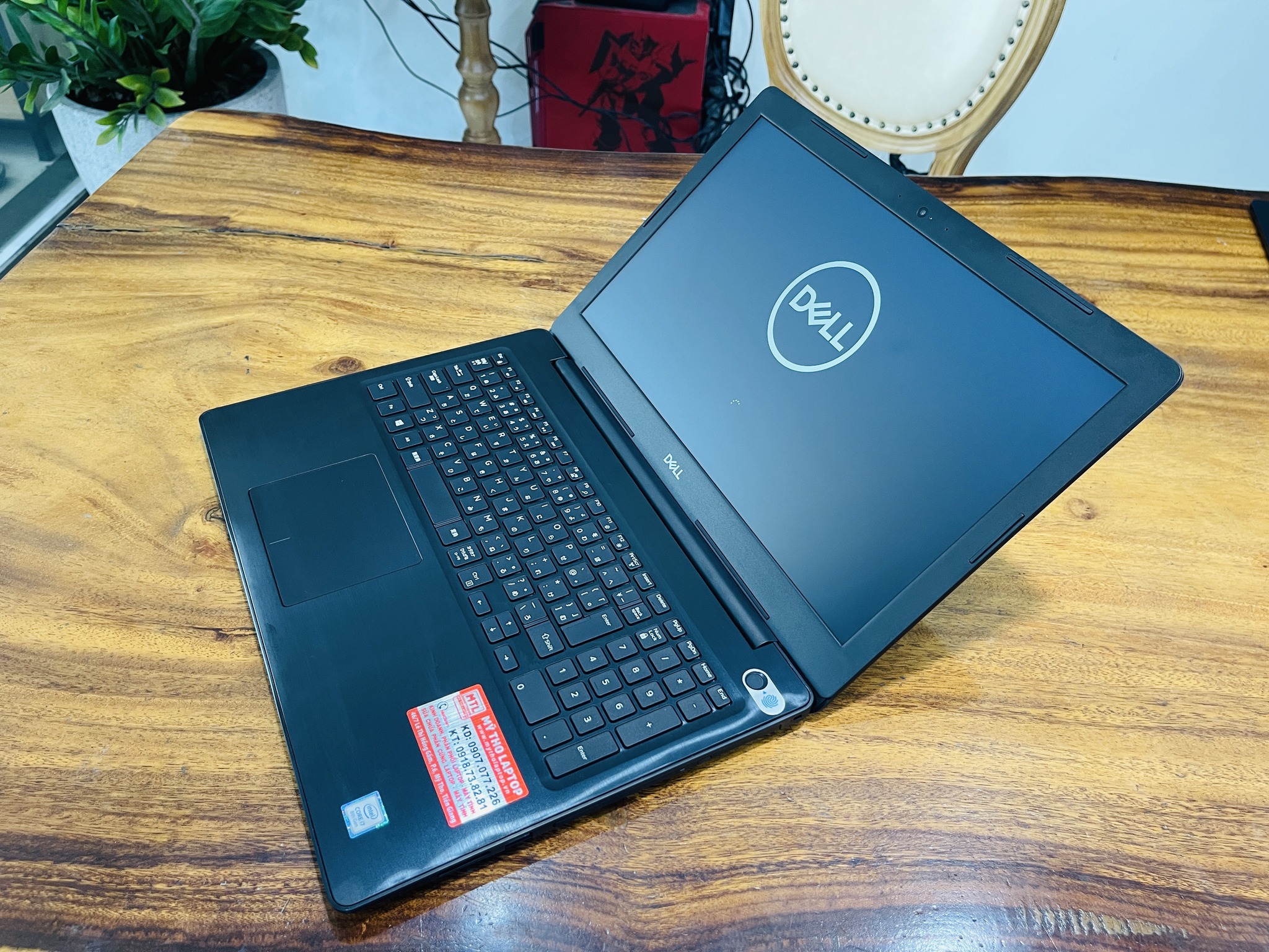 Alternative view of Dell Inspiron 5570 Black | Core i7 8550U | Ram 8GB | SSD 128GB | HDD 500GB | 15.6 inch FHD