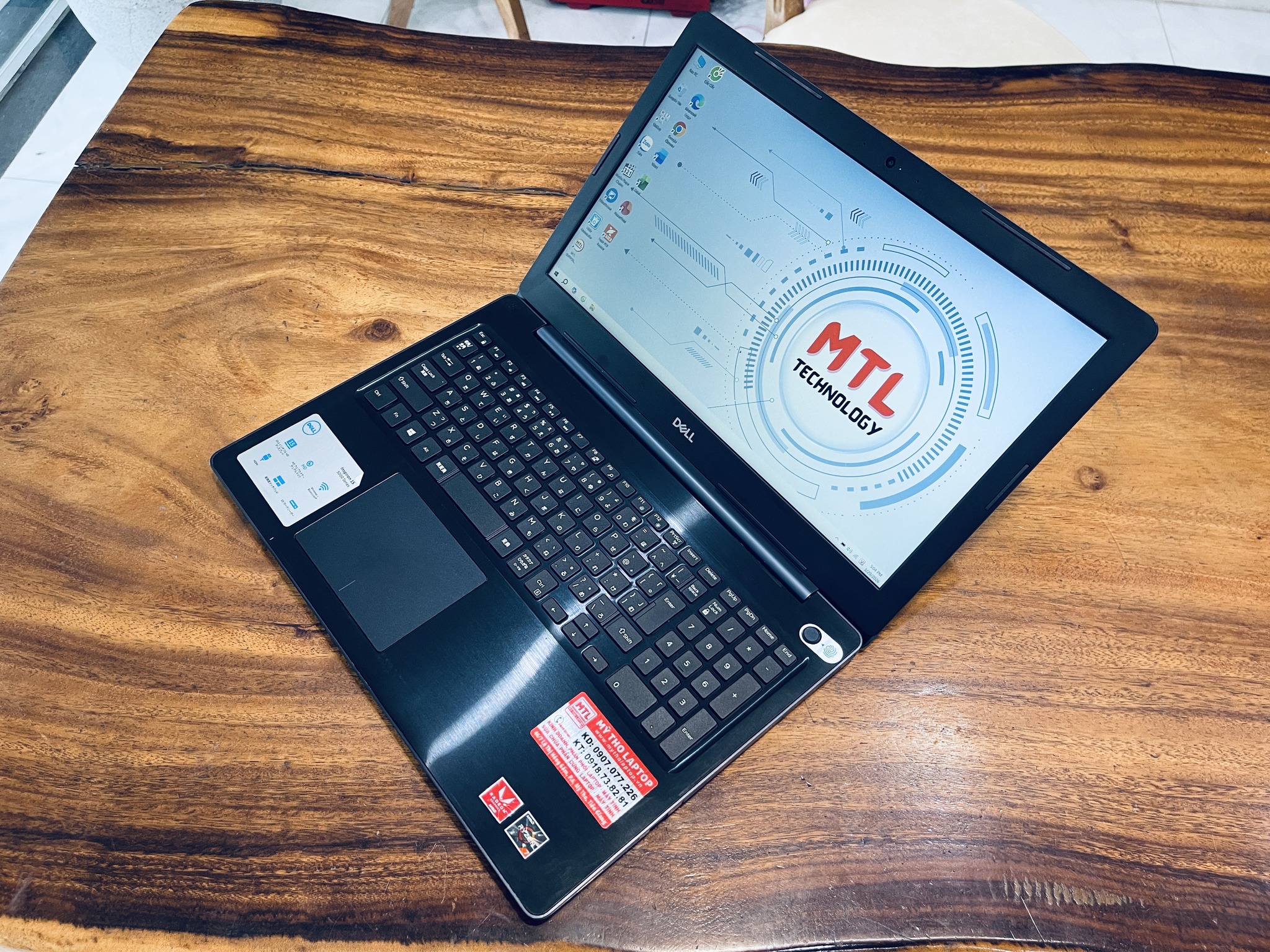 Alternative view of Dell Inspirion 5575 | AMD Ryzen 7 2700U | Ram 8GB | SSD 256GB | AMD Radeon RX Vega 10 | 15.6 FHD