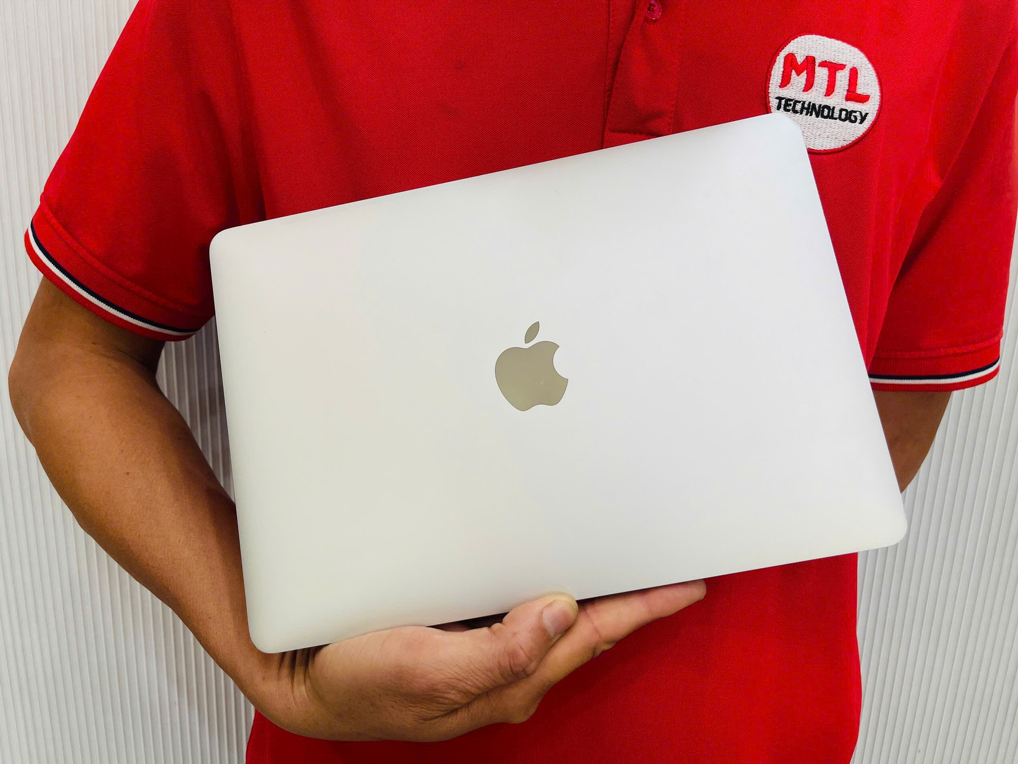 Alternative view of Macbook Air 12 inch 2017 | Core M3 | Ram 8GB | SSD 256GB |12 inch 2K Restina