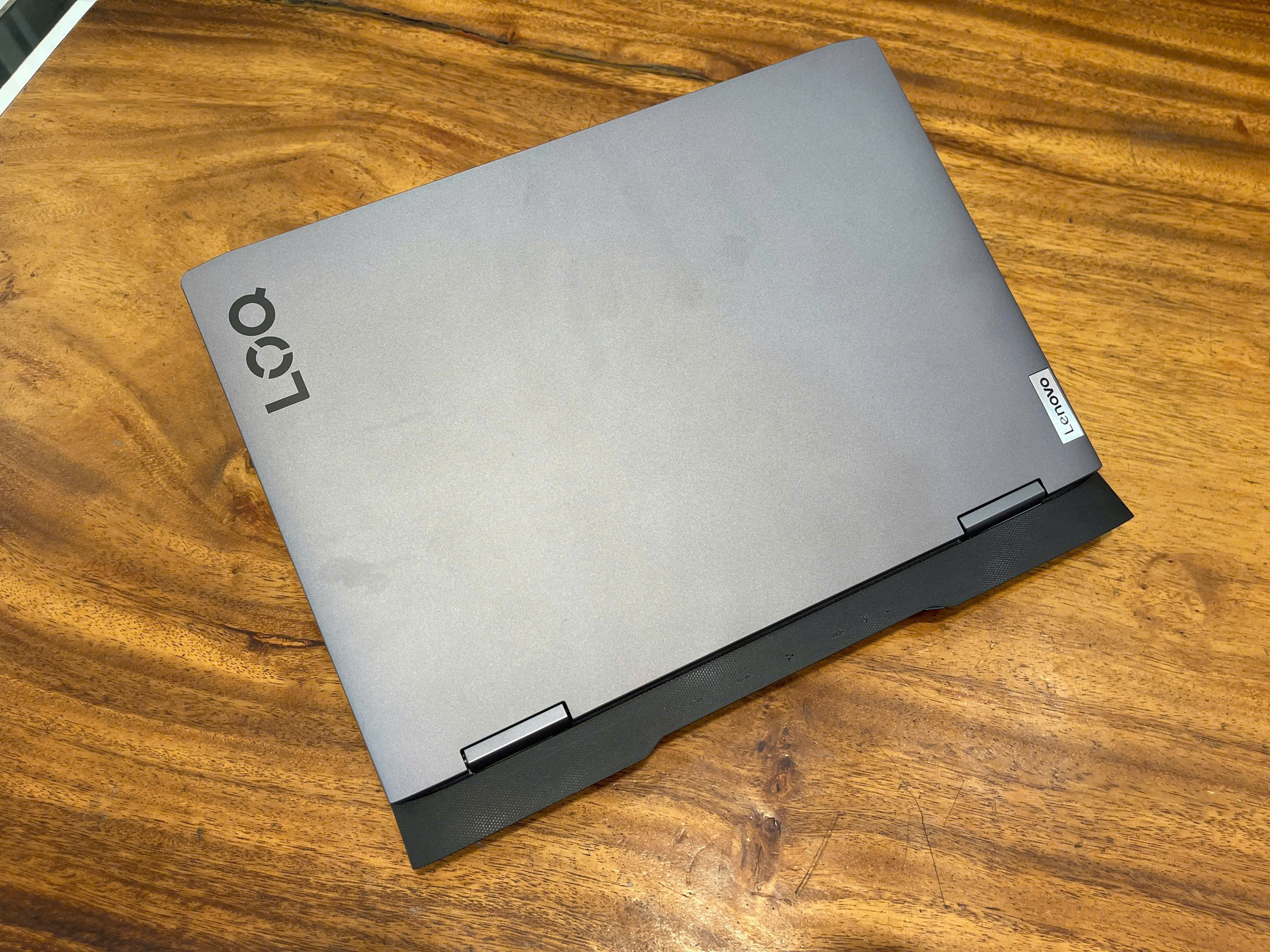 Alternative view of Lenovo LOQ 16APH8 | AMD Ryzen 7 7640HS | Ram 16 GB | SSD 512 GB | Nvidia RTX 4050 6 GB | 16 FHD+ 144Hz