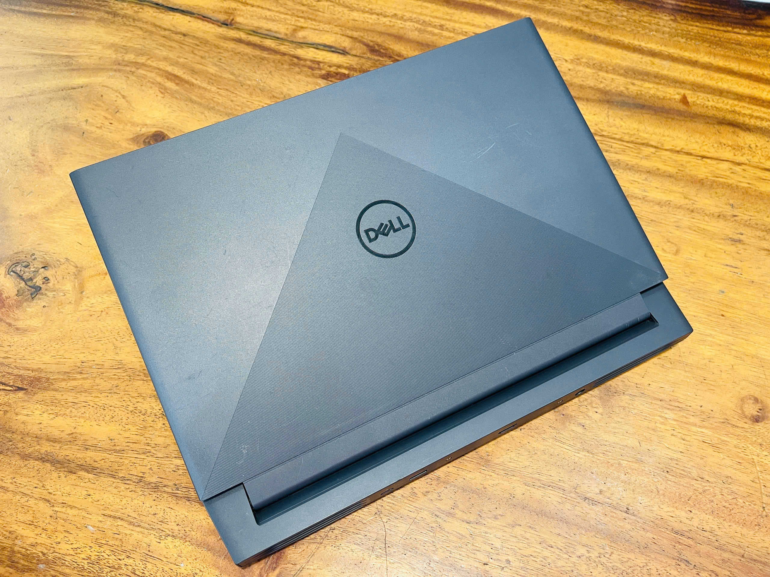 Alternative view of Dell Gaming G15 5510 | Core i5 10500H | Ram 16GB | SSD 512GB | Nvidia RTX 3050 | 15.6 FHD