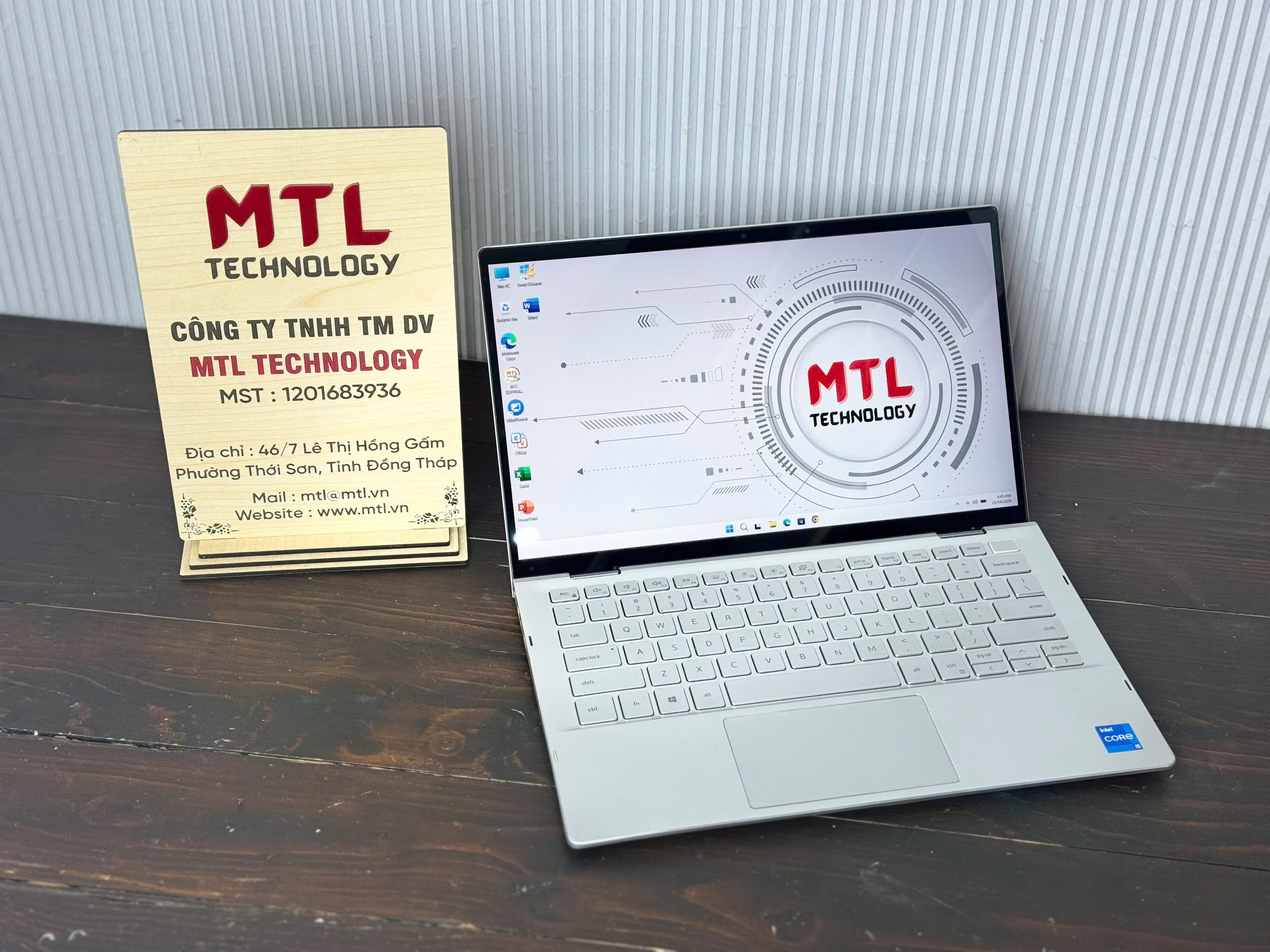 Alternative view of Dell Inspirion 7306 2 in 1 | Core i5 1135G7 | Ram 8B | SSD 512 GB | 13 .3 FHD Touch