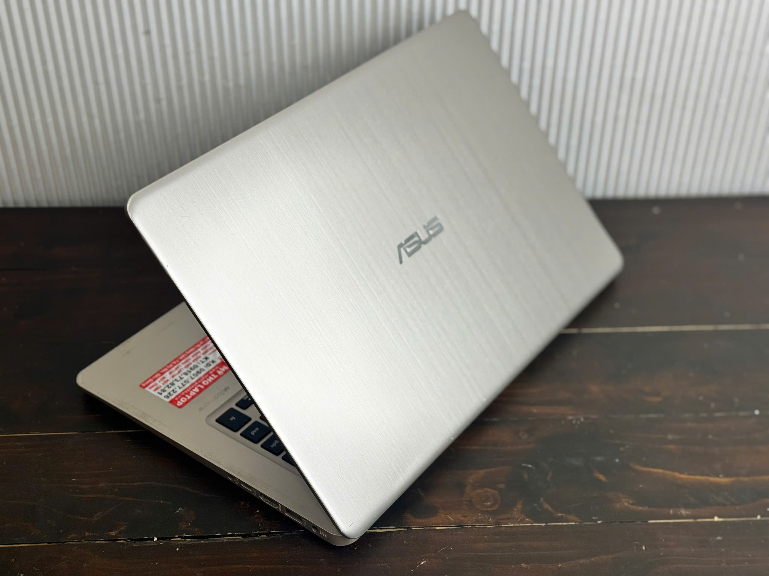 Alternative view of Asus X510UQR | Core i7 8550U | Ram 8GB | SSD 128 GB | Nvidia Geforce 940MX | 15.6 FHD