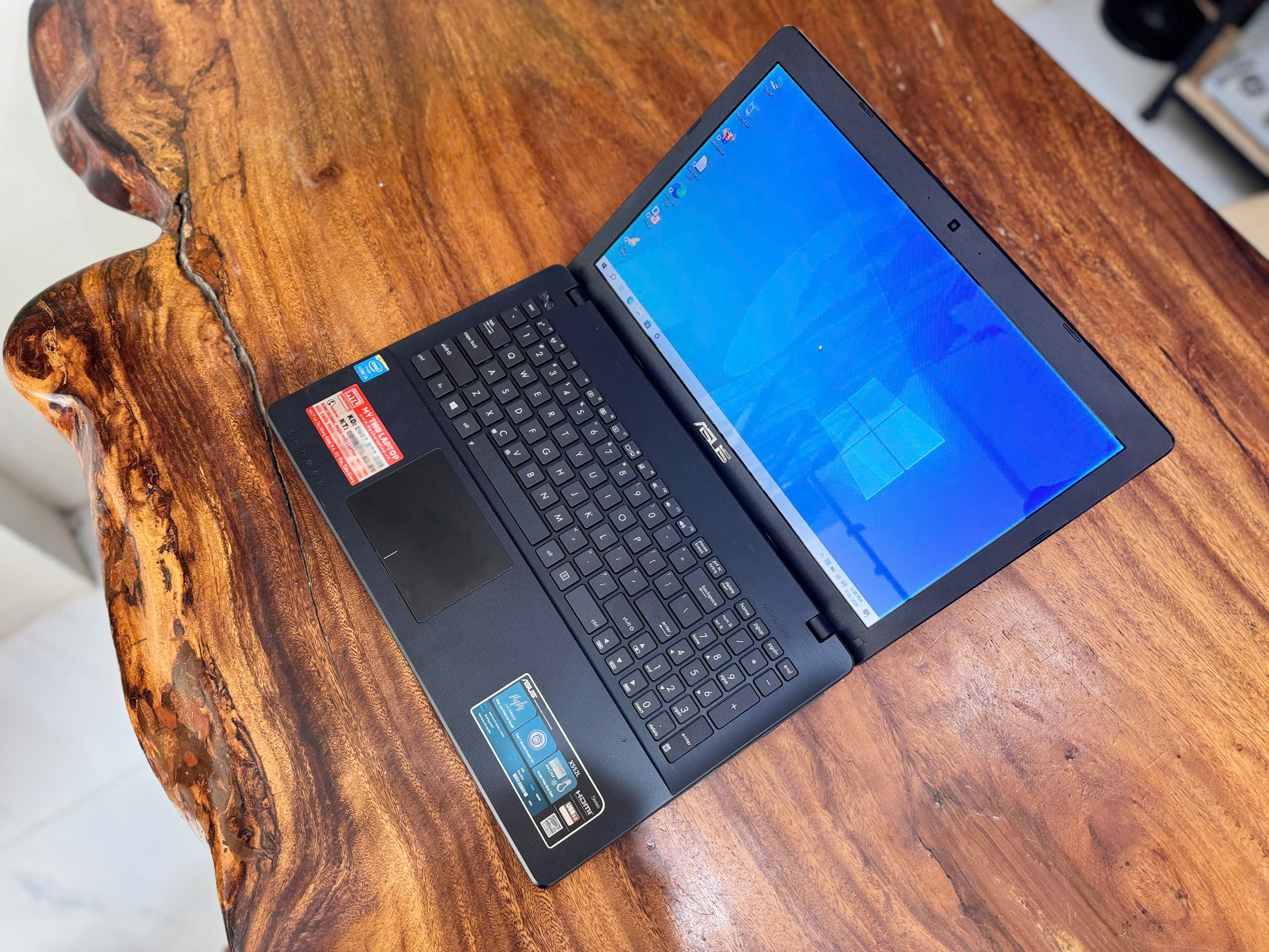 Alternative view of Asus X550LA Core i3 4030U | Ram 10GB | SSD 120GB | 15.6 inch HD