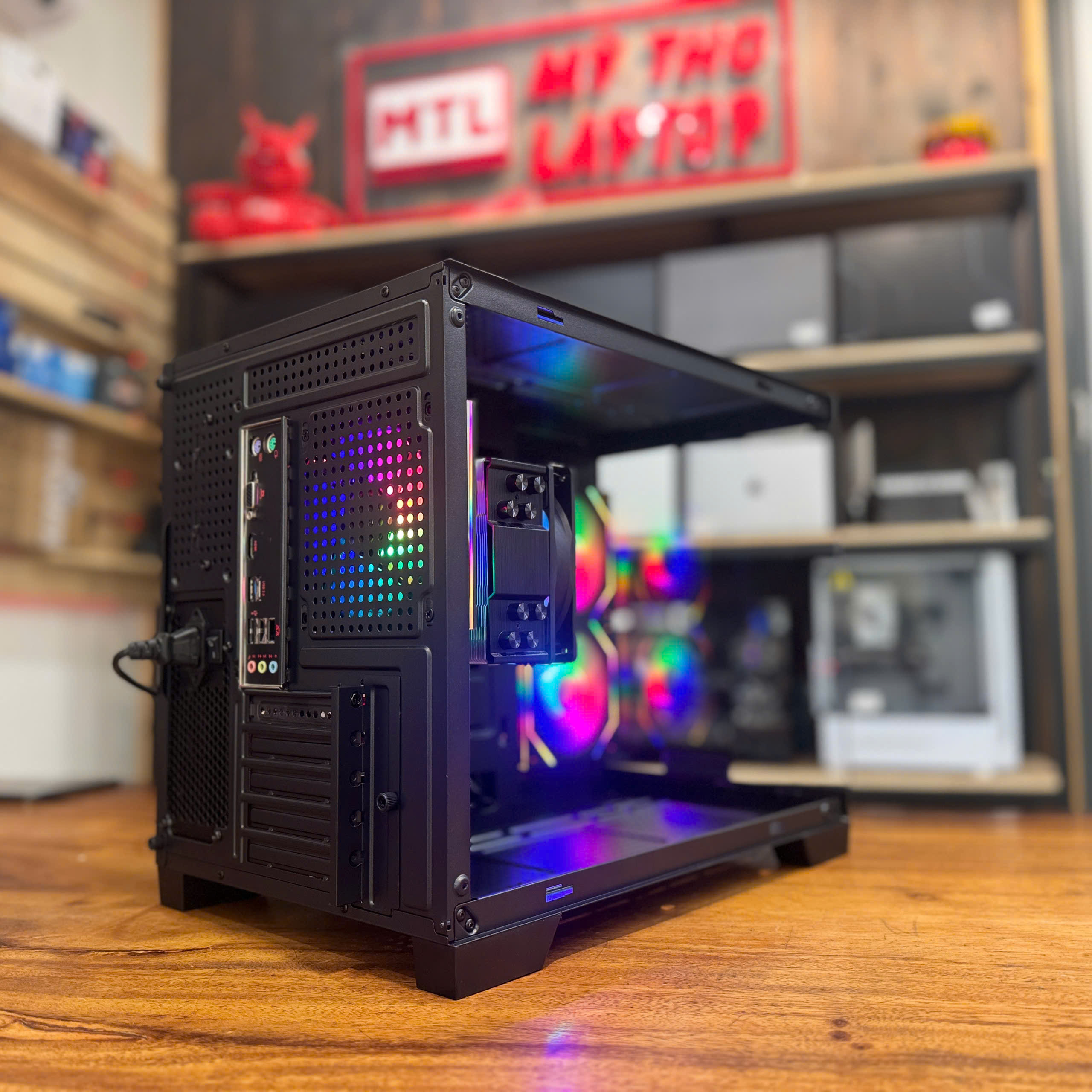 Alternative view of MTL IFRIT I5G7 | Core i5 7400 | Ram 8GB | SSD 512GB | 550W