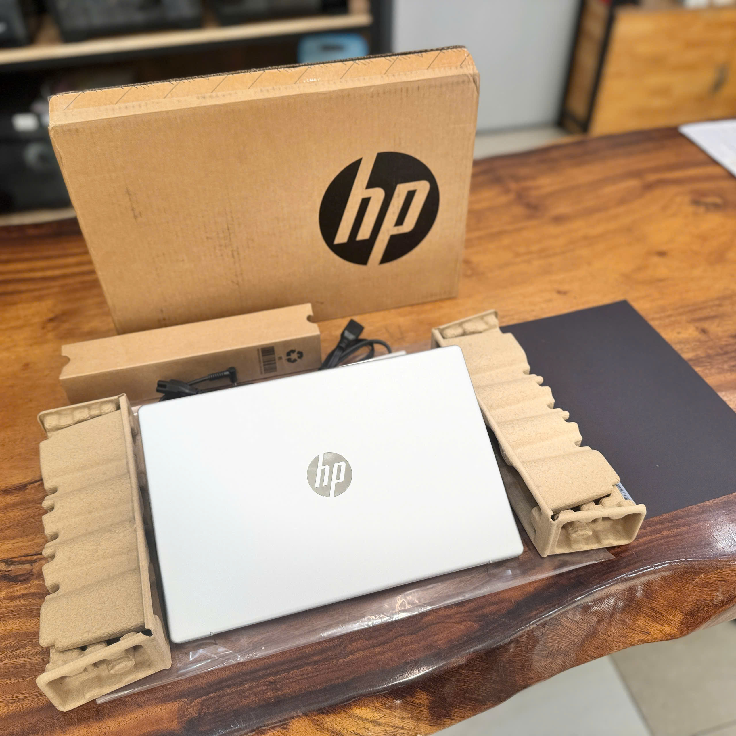 Alternative view of [New Fullbox] HP AI 14-hc0037nr | Core Ultra 5 255U | Ram 8GB | SSD 256GB | 14 FHD