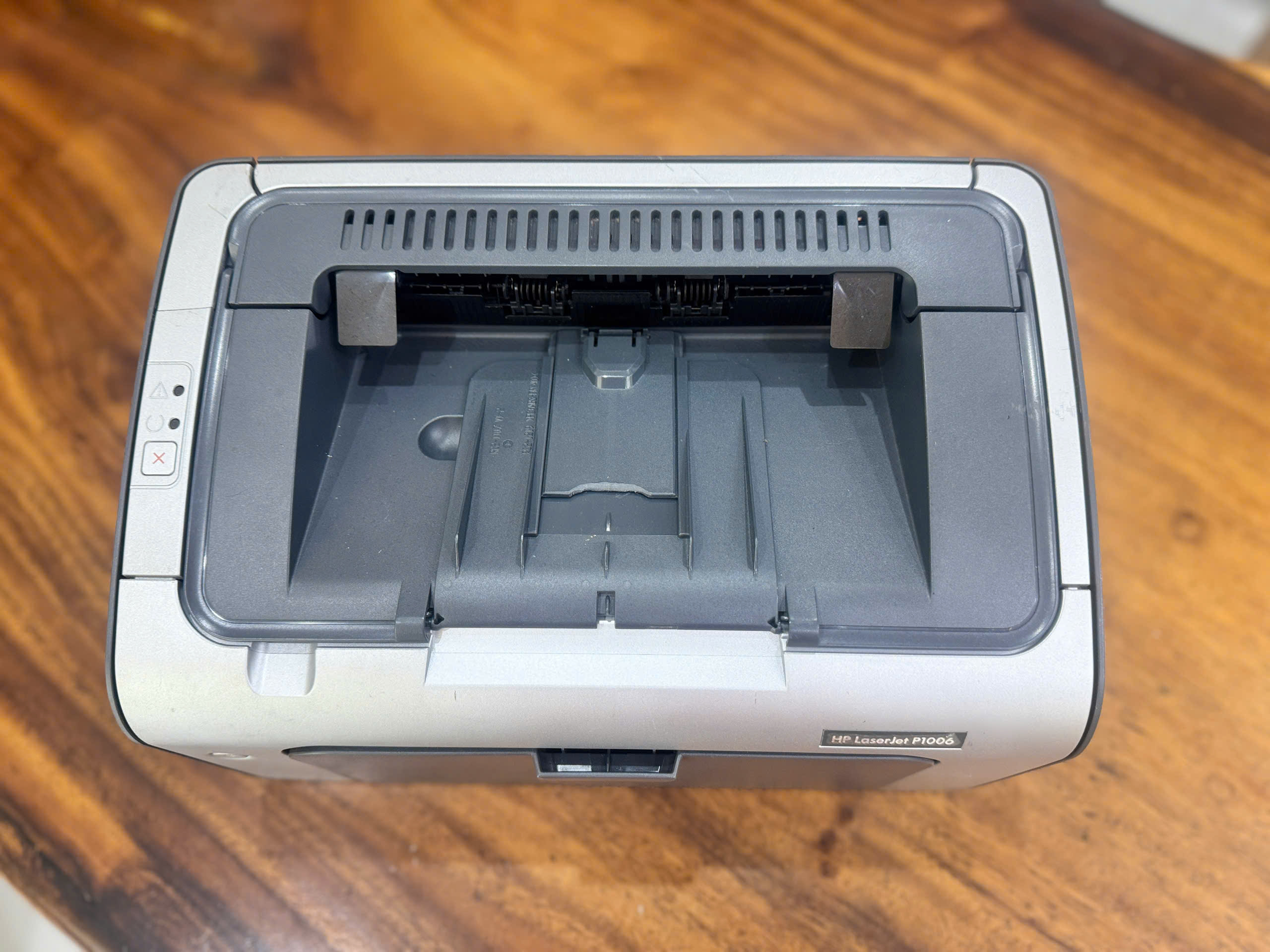 Alternative view of Máy in HP LaserJet P1006
