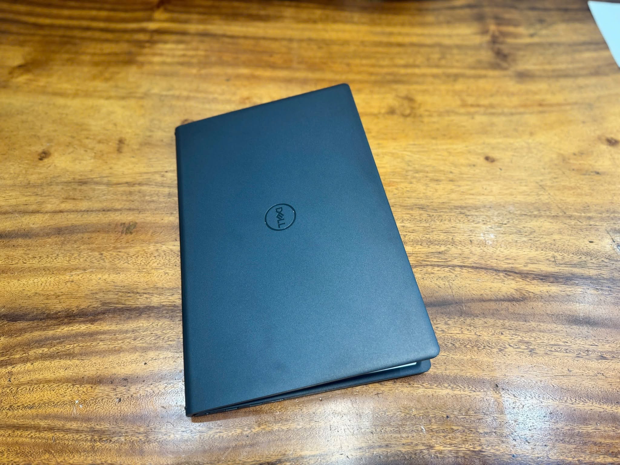 Alternative view of Dell Vostro 3510 | Core i7 1165G7 | Ram 8GB | 512GB SSD | 15.6 inch Full HD